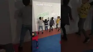 Owayboard multi users interactive wall games for children to play on touchable wall