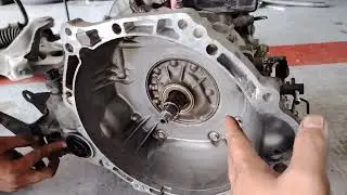 TOYOTA ALTIS 2013 AUTOMATIC TRANSMISSION TORQUE CONVERTER OIL SEAL LEAK, REPLACE (SHORT VIDEO)