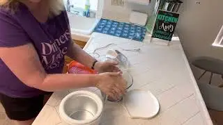 Demo - Chocolate ice cream in the Pampered Chef ice cream maker