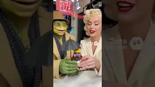 Marilyn Monroe and Ninja Turtle live