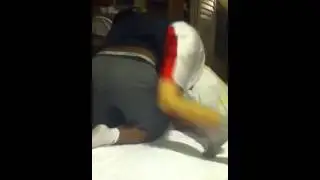 Lol guy pulls his leg  muscle