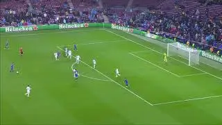 Deception when passing: Sergio Busquets' disguised passes