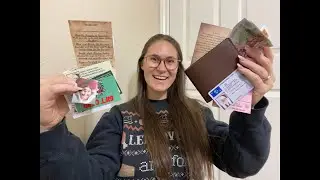 Everything included in Santas lost wallet