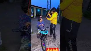 Maa Apni Beti Ko Bacha Liya 😭 aur Ki Cycle Pe Chadhe thee #shorts #trending #maa #cycle #ytshorts
