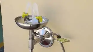 Wall Mounted Eye Wash Station