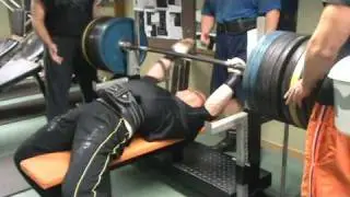 Timo Majuri Bench Press New World Record in Lasnam&auml;e Gym 302,5kg with good finish music