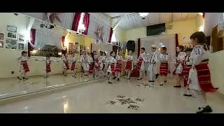 Dansuri populare copii. Serbarea la Scoala de dans si muzica Bucuria din Bucuresti .floricica