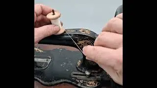 Singer 12   Wind the bobbin