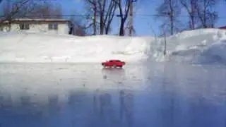 Gen1 Xmod camaro drifting on ice      -madmaxRCchannel-