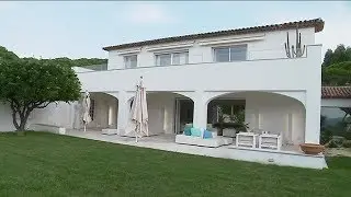 Saint- Tropez : la maison de G&eacute;rard Oury et le mobilier mis en vente