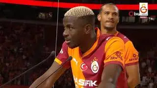 Victor Osimhen ve Leroy Sane, Galatasaray taraftarının önüne çıktı
