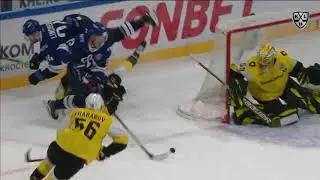 Lindberg levels Abdul behind the net