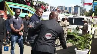 MAJENEZA 11 KATI YA 25 YA WALIOFARIKI KWENYE AJALI ARUSHA YAKISHUSHWA UWANJANI KWAAJILI YA KUAGWA..
