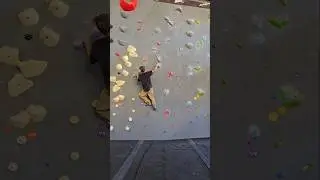 v4 Bloc Shop Chabanel #bouldering #climbing #boulder #climb #blocshop