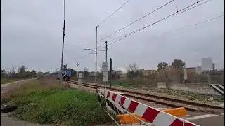 INTERCITY NOTTE TARANTO - LECCE IN TRANSITO AL PASSAGGIO A LIVELLO DI TARANTO (VIA DELLA PINETA)!!!!