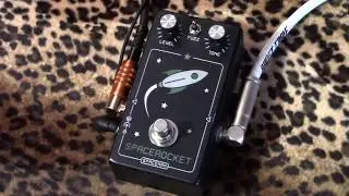 Spaceman Effects SPACEROCKET Fuzz demo (Pedal Genie Rental)