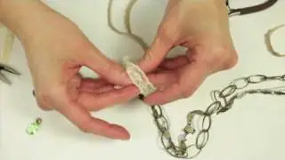 Ожерелье из металла и ленты