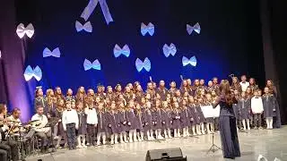 „Новогодишна музичка магија“ концерт -детски хор „Крешендо“ диригентка Фотини Георгиадис Кировска(1)