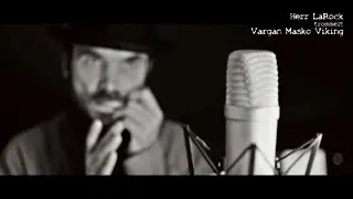 Herr LaRock trommelt Vargan Masko Viking Solo