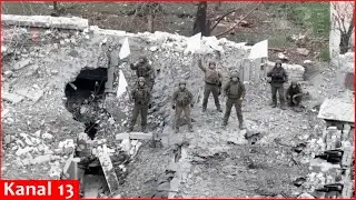 &laquo;Не убивайте нас!&raquo; &mdash; Группа российских солдат в Сумах подняла белый флаг и сдалась: кадры операции.