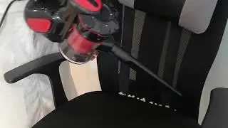 INSE I5 Corded Vacuum - Cleaning Crevices