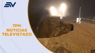 Un socavón de cuatro metros de ancho se formó en la vía Cuenca - Girón - Pasaje | Televistazo