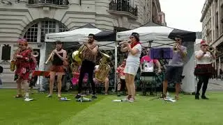 TSMB Kustino Oro Live on Regent Street