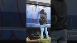 Painting graffiti throw-ups doesn&rsquo;t cost a lot of time or effort, yet it&rsquo;s so satisfying.