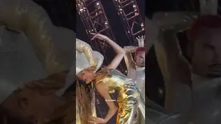 Блю Айви исполнила &laquo;I&rsquo;M THAT GIRL&raquo; в золотом образе во время тура Cowboy Carter #blueivy #beyonce