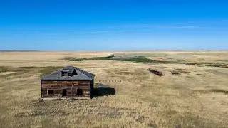 Abandoned House Along Hwy 570 (Alberta)