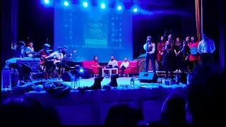 V&scaron;etci sme svet Shalom & Kapela
