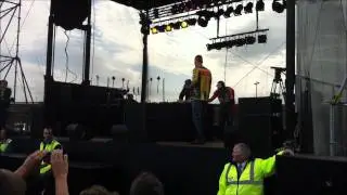 Dj Tony Star en Matsoe Matsoe bij de Huldiging van ADO Den Haag (29-5-2011) (HD)