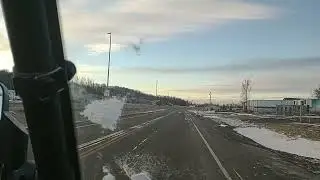 Пытаюсь не замерзнуть насмерть на Аляске. Делаю все возможное, чтобы снова включить отопление. 🤞🥶