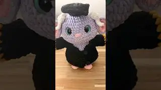 Crochet mouse in cap and gown #crochet #stopmotion