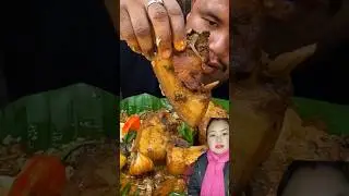 Eating pork curry & king chilli 😋👍🏻#bangurkomasu #eatingporkcurry #porkcurry @rojevlogs