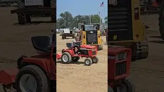 Allis Chalmers Garden Tractor - Pinckneyville Illinois Tractor Show #shorts