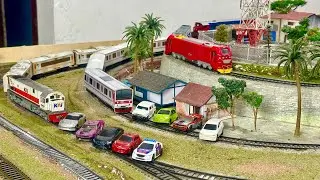 Tabrakan beruntun banyak Mobil di pinggir rel VS kereta KRL Commuterline & CC201#miniaturekeretaapi