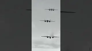 Fw-190 wreaks havoc on a flight of B-25 bombers in IL-2 #combatflightsim #ww2 #shorts #re-creation