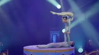 Suining Acrobatic Troupe - Balancing with bowls (China)