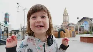 &Auml;iti Luckylle UUSI JAKSO! Lapset leikkiv&auml;t leluilla ja huvilaitteilla. Perheyst&auml;v&auml;llinen video