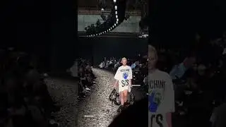 Alex consani for Moschino #modeling #fashionshow #viral #500kviews