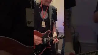 Brian May we will rock you solo! New!! #guitar #brianmay #rogertaylor #solo #queen #peterframpton