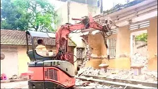 HITACHI 30 W Mi Li Excavator / Flat roof house demolition / Excavator / Duytube88 /
