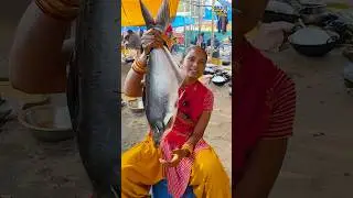 Jharkhandi Adivasi Style Whole Fish Fry In Ranchi #jharkhand #fishfry #shorts