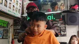 Kulit ng batang to nakakatuwa,hindi daw sya pogi,maganda daw sya.hehehe