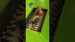 Double shaft shredder shredding iron drum #machine #shredder #doubleshaftshredder