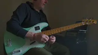 Fender Vintera ii 70's Telebass - 60 seconds demo of fingers and pick.