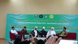 Qashidah Al-Habib Prof. Dr. K.H. Said Agil Husin Al Munawar, MA dihadapan Al-Habib Umar bin Hafidz