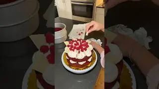 How to make a simple and easy birthday cake! #baking