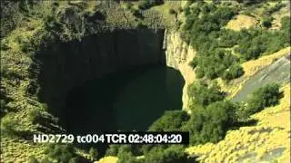 Kimberley Big Hole: This Giant Hole Was Dug With Shovels?!